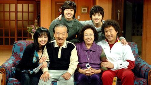 搞笑一家人在线观看,笑料百出，温馨满溢的欢乐时光